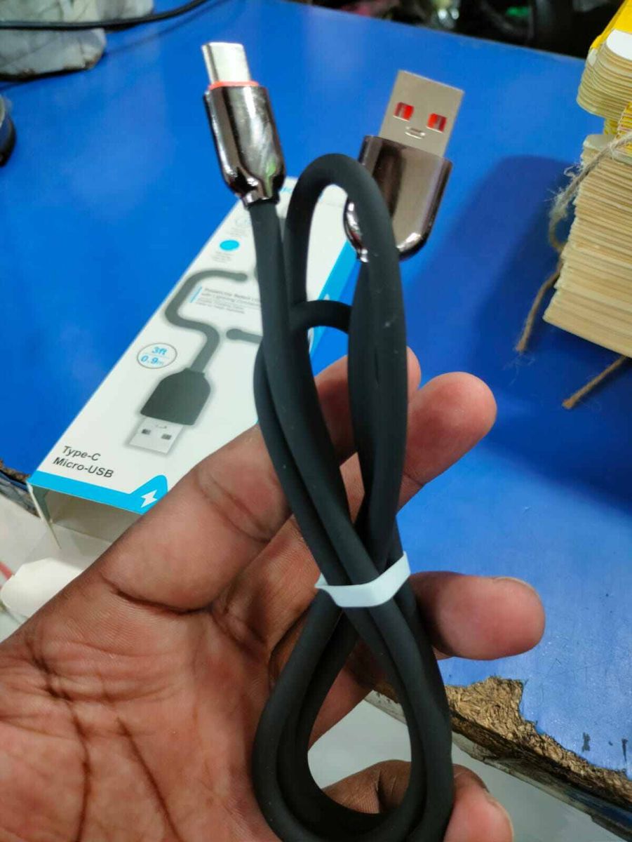 Anker PowerLine ইউএসবি-সি টু ইউএসবি-এ ফাস্ট চার্জিং কেবল alternate view